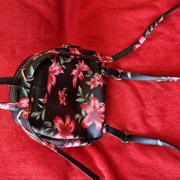 Guess flower pattern backpack - Picture 2 of 3